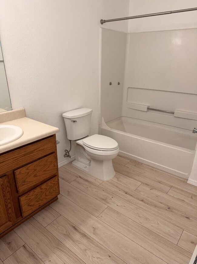 Building Photo - 8624 Alta Loma Ln NE