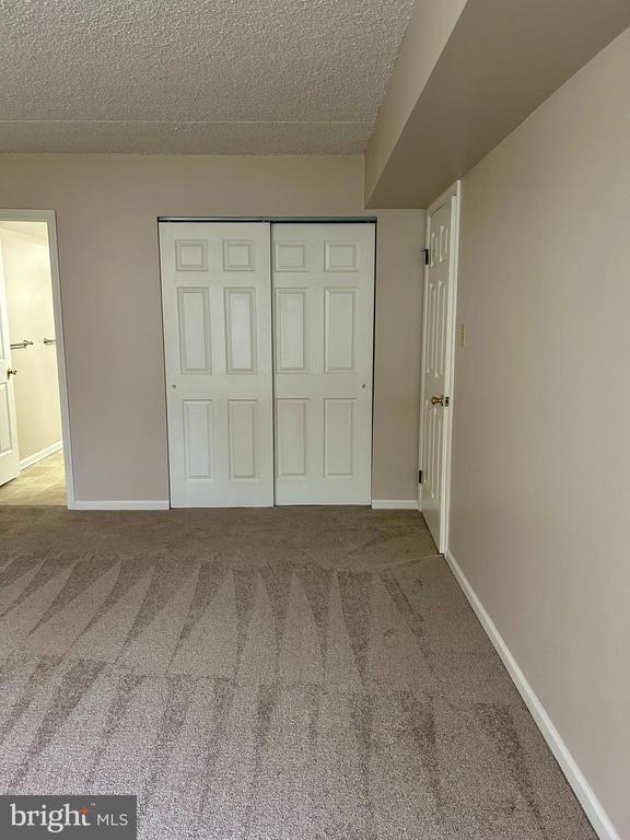 Building Photo - 1905 N Glen Dr