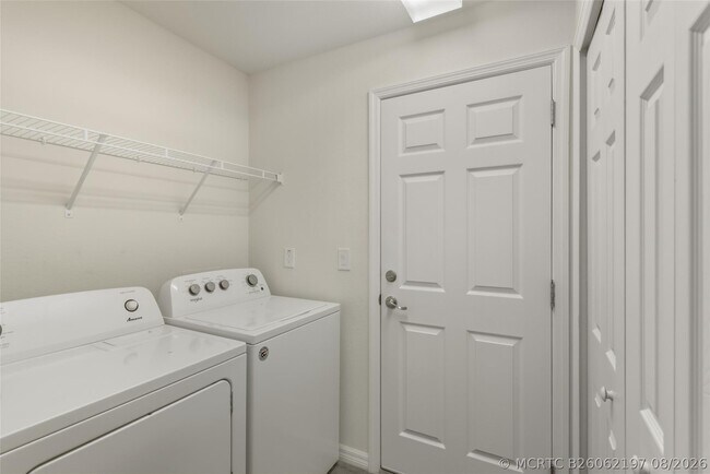 Building Photo - 8007 Royal Ct
