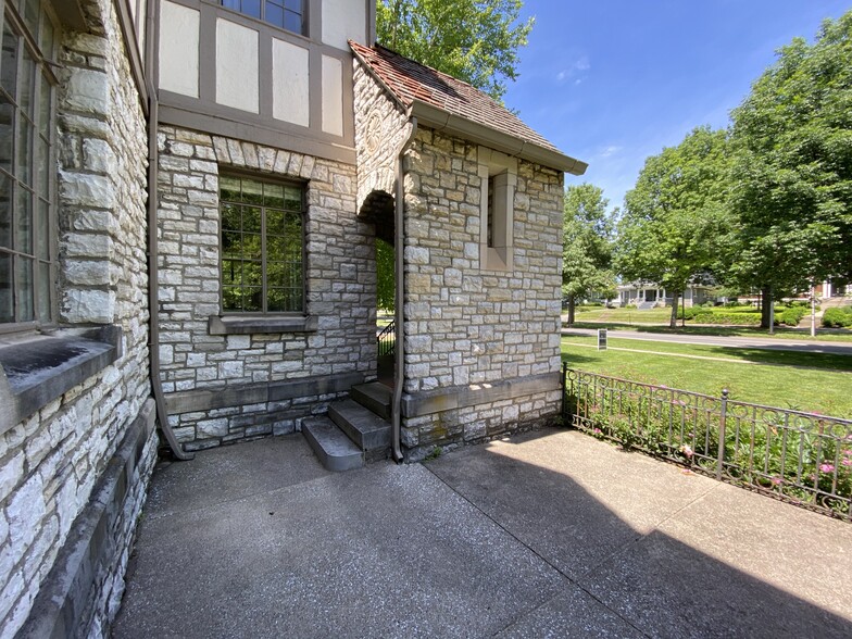 Front Patio - 100 Mcdowell Rd