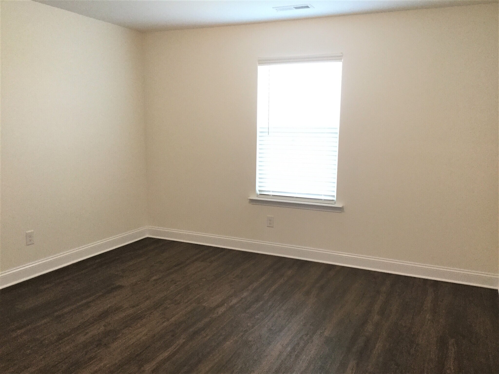 Building Photo - 103 Samara Ln