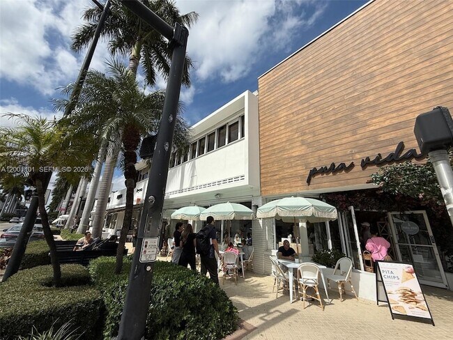 Building Photo - 9901 W Bay Harbor Dr