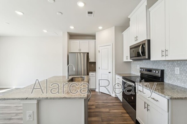 Building Photo - 1033 Plumcrest Dr