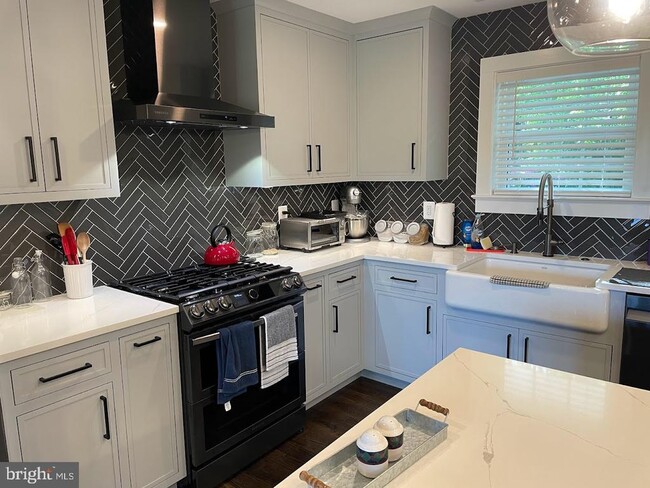 Building Photo - 7308 Idylwood Rd