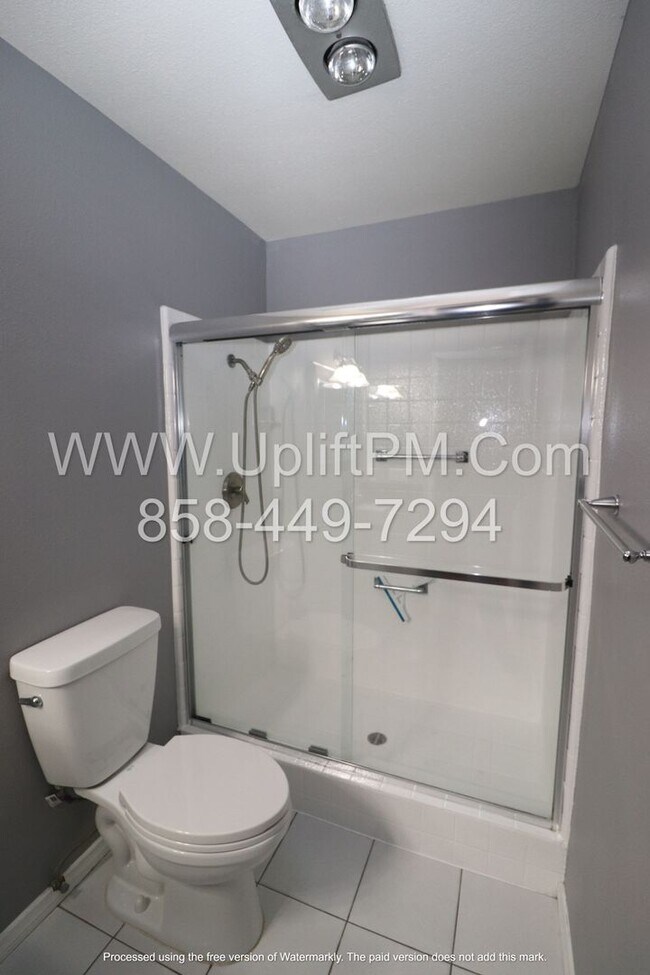 Building Photo - Large 3 Bedroom, 2 Bathroom Condo in Escondido