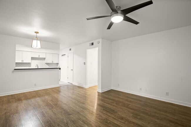 Building Photo - 2020 S Congress Ave