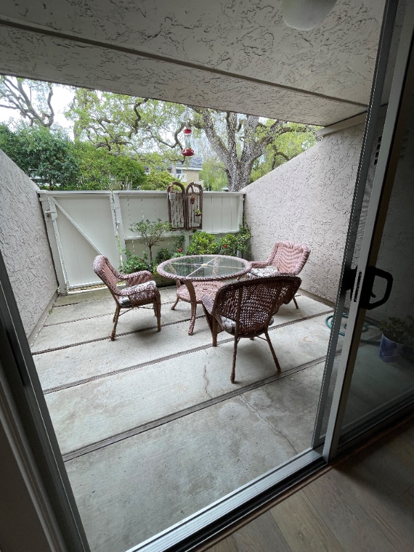 Building Photo - 675 Sharon Park Dr