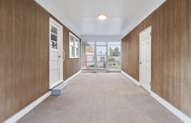 Building Photo - 713 Huntwood Ln