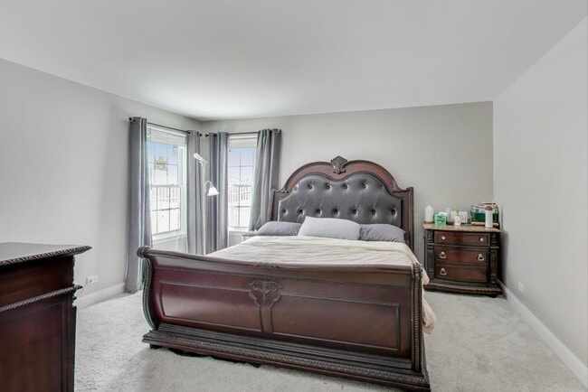 Building Photo - 9 Monroe Ct