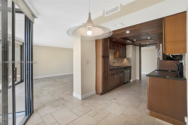 Building Photo - 1000 Quayside Terrace