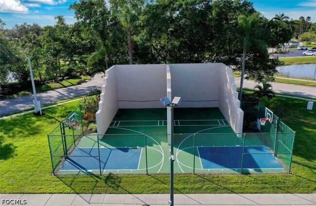 Building Photo - 9120 Greenleaf Ct