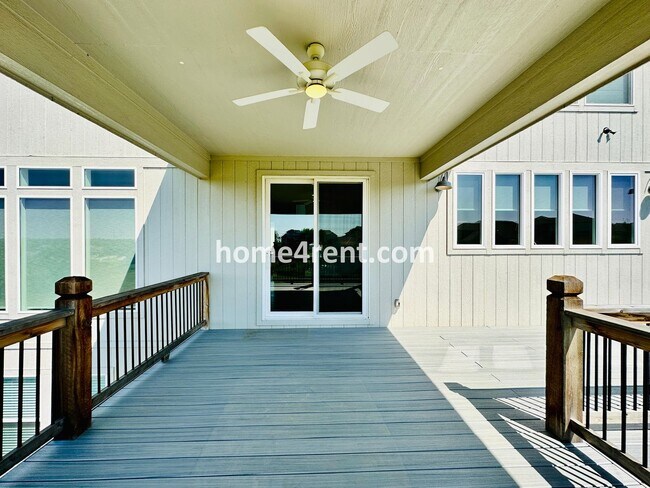 Building Photo - Exceptional Olathe Home in the Cedar Creek Subdivision w/ Wood Floors and a Finished Basment!