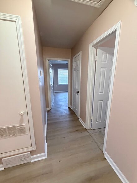 Building Photo - 3632 Cromwell Cove