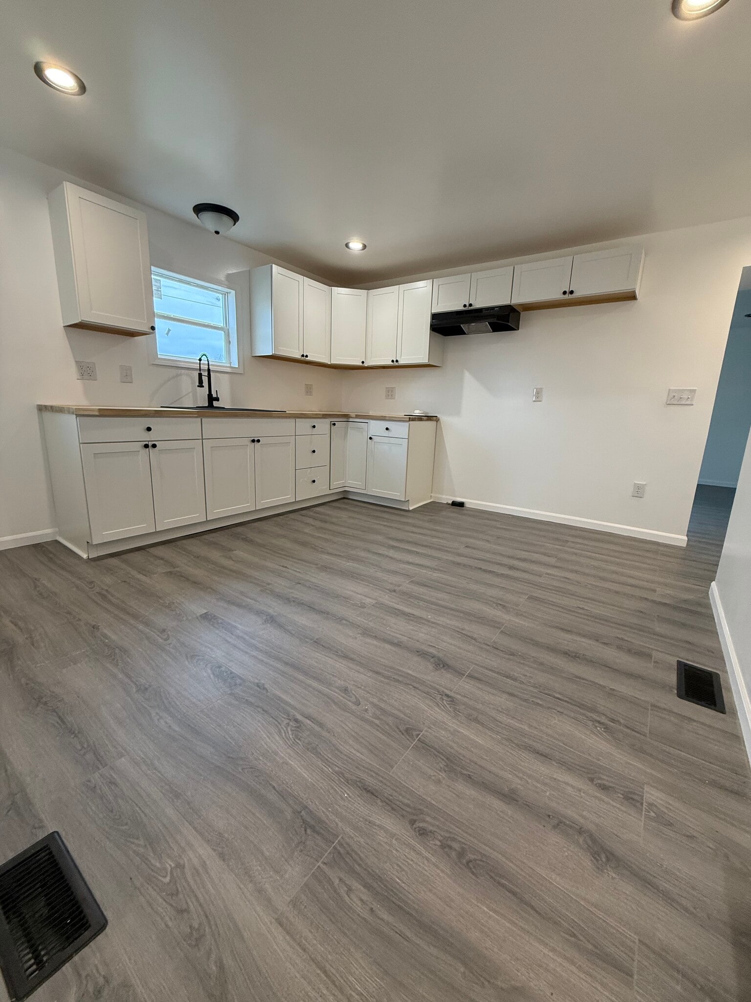 Building Photo - 421 2nd St