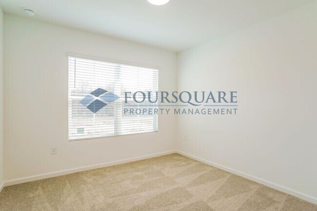 Building Photo - Stylish End-Unit Townhome with Patio & One Car Garage  – Crescent Mills, Clayton