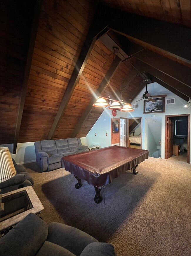 Building Photo - 933 Edgewood Cir
