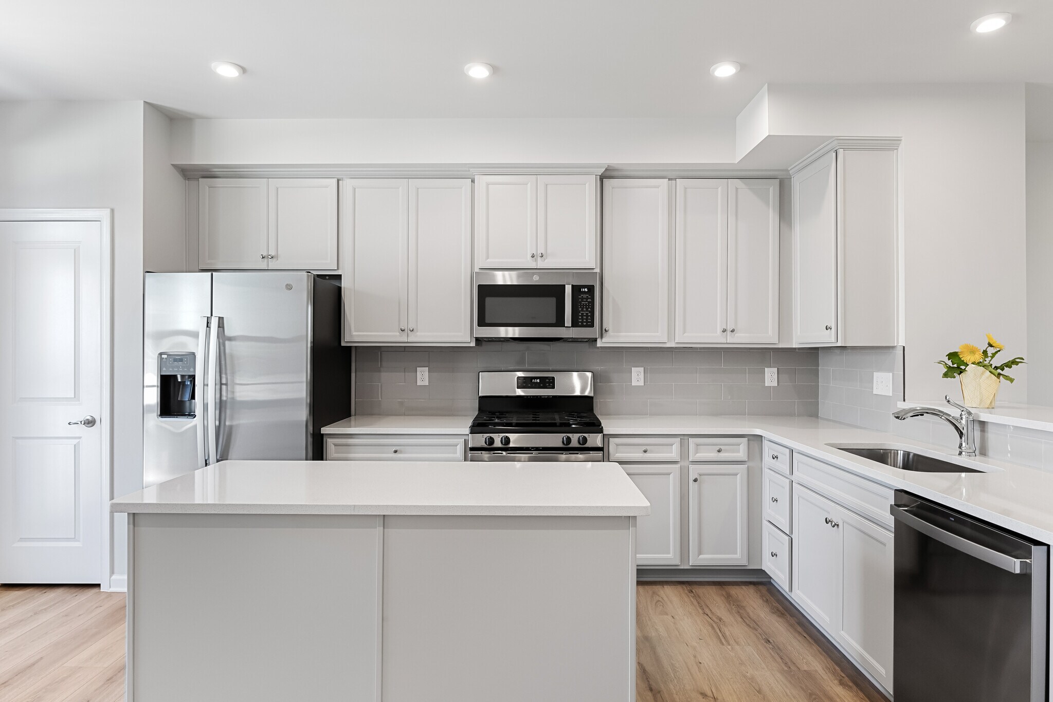 Building Photo - 10 Sidney Ln