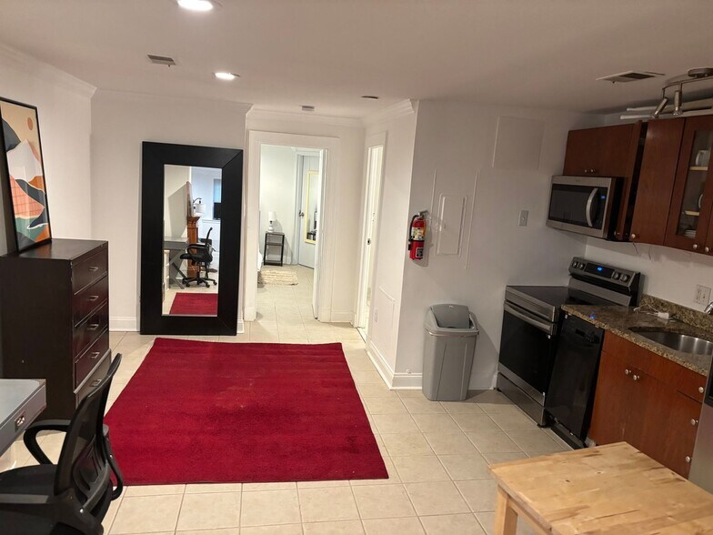 Building Photo - 1835 Mintwood Pl NW