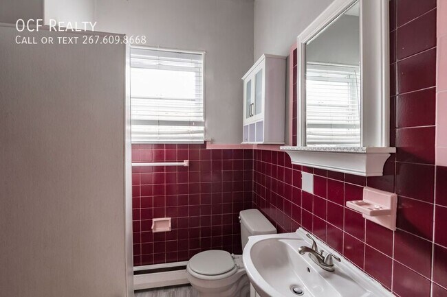 Building Photo - 1325 W Porter St