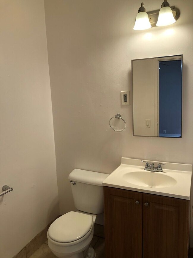 Building Photo - Lovely Studio Ready to Become a Home