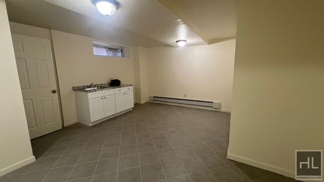 Building Photo - SPACIOUS STUDIO FOR RENT BEVERLEY ROAD/KEN...