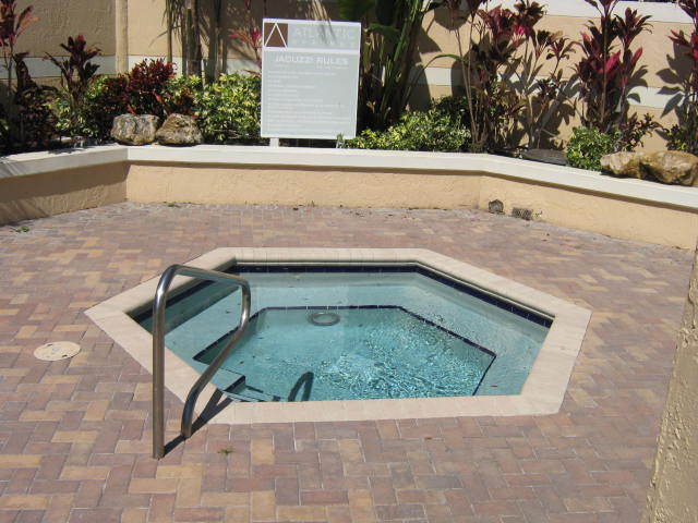Building Photo - Great unit in Coral Springs