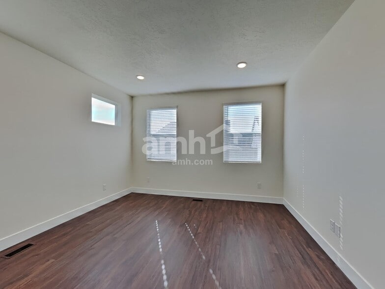 Building Photo - 10076 W Raleigh St