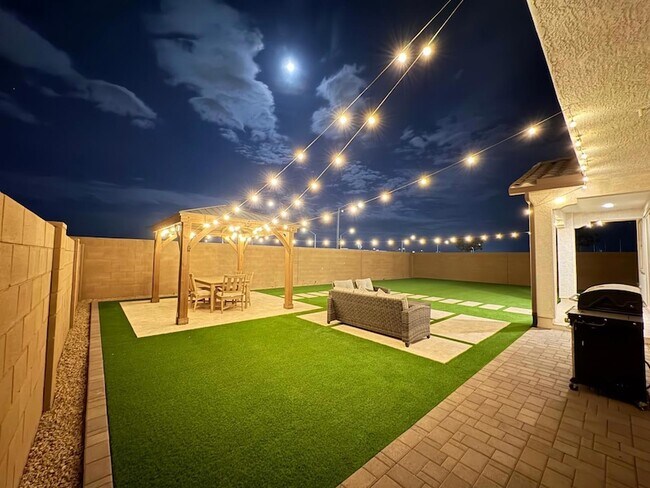 Building Photo - 5935 S Coyote Canyon