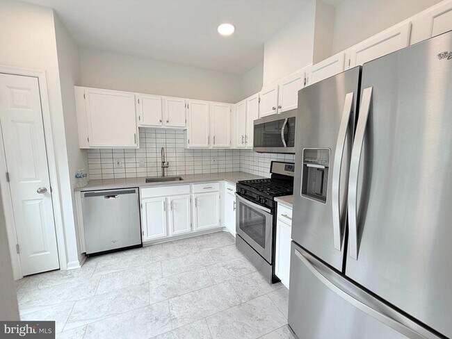 Building Photo - 4138 Fountainside Ln