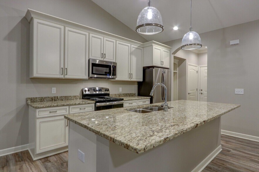 Pointe West Luxury Apartments 2197 Eastwood Ave Akron OH 44305