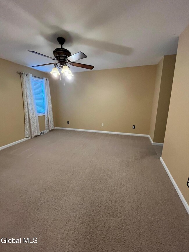 Building Photo - 14 Mallard Dr