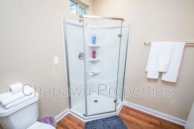 Building Photo - 121 Douglas Way St