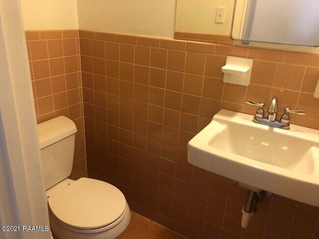 Building Photo - 2809 S Curtis Dr