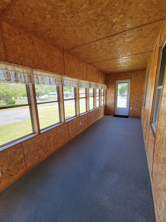 Building Photo - 3289 Anthony Hwy