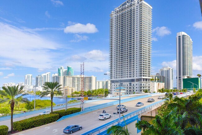 Building Photo - 2602 E Hallandale Beach Blvd