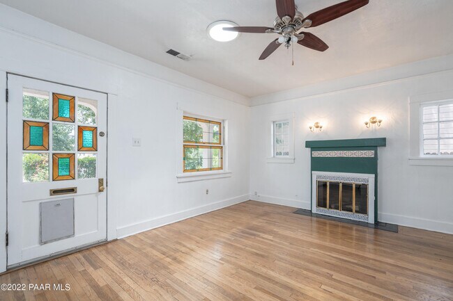 Building Photo - 331 N Mt Vernon Ave