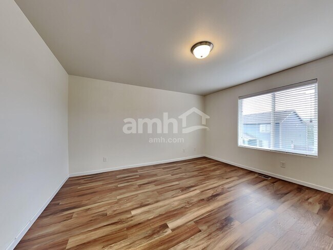 Building Photo - 2748 Moore Ave