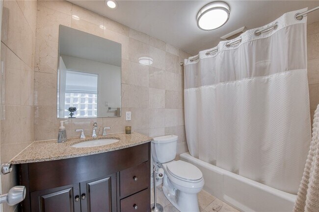 Building Photo - 320 Fort Duquesne Blvd