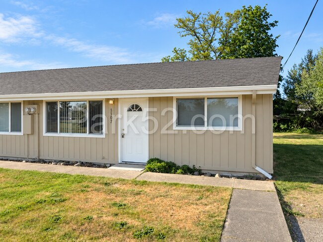 Building Photo - 1707 Garfield St S