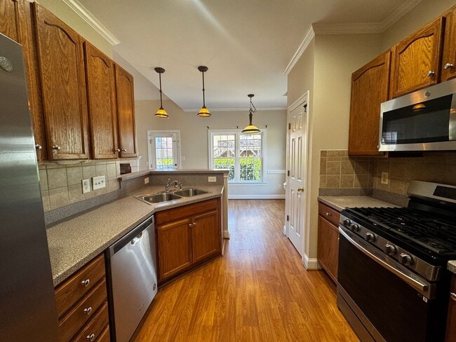 Building Photo - 181 New Hampshire Ct