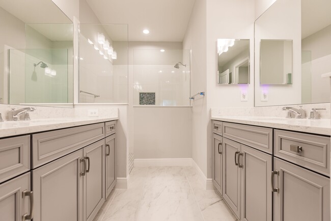 Building Photo - 11651 Solano Dr