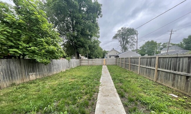 Building Photo - 85 Reeb Ave