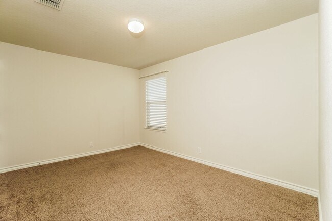 Building Photo - First time rental! 5 bedroom located in the desirable Redbird Ranch Subd.