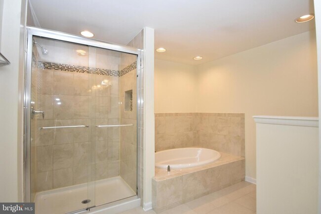 Building Photo - 8673 Cooperhawk Ct