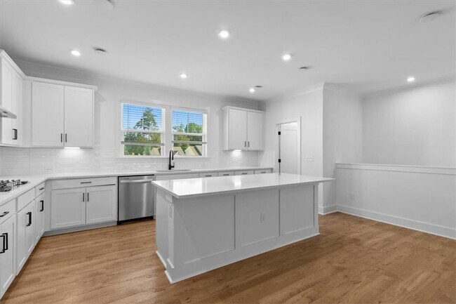 Building Photo - 3376 Macaiva Aly