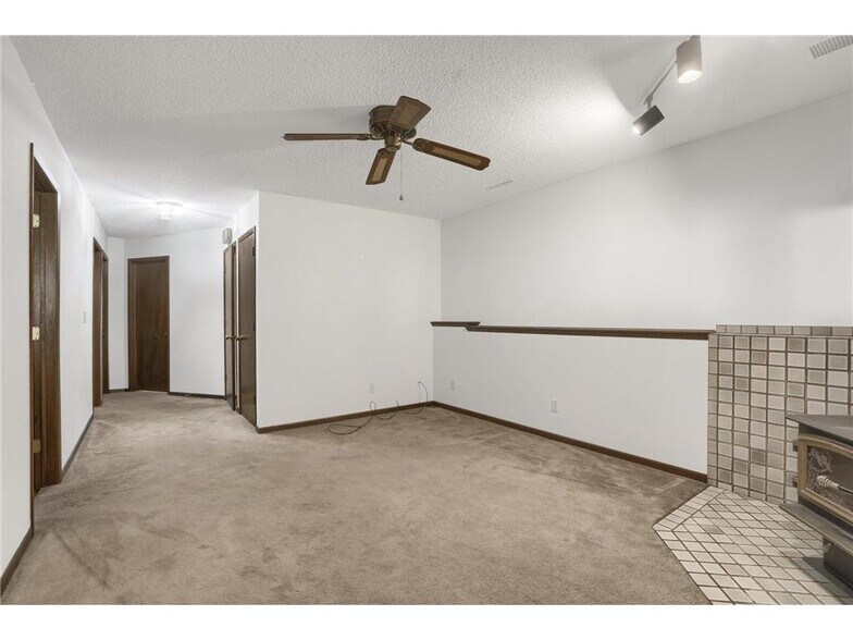 Building Photo - 9937 Deerwood Ln N