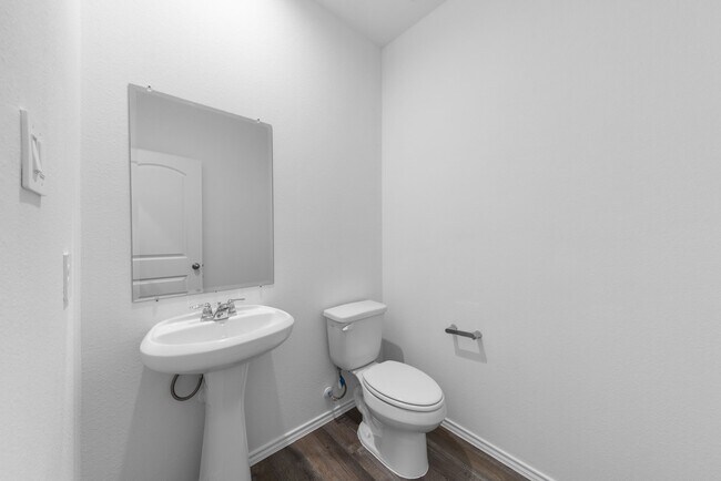 Building Photo - 16727 Hemlock Frst Ln