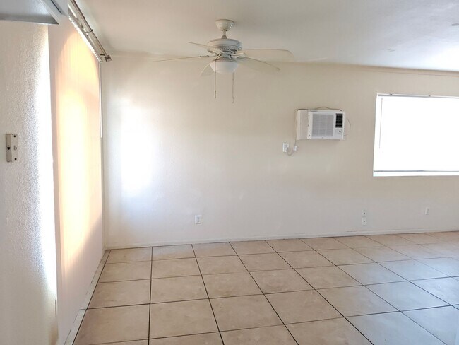 Building Photo - 2 bedrooms 1 bath apartment in El Cajon