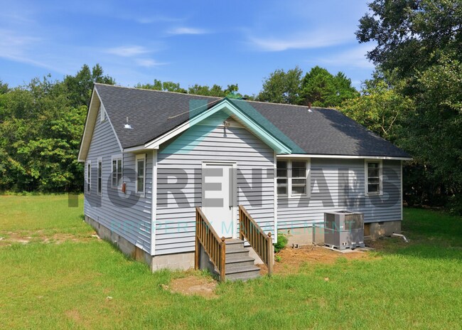 Building Photo - 141 Marthas Ln-