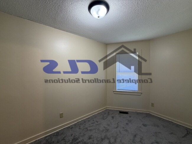Building Photo - 1362 Chestnut St